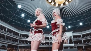 Burlesque Showgirl Dancers