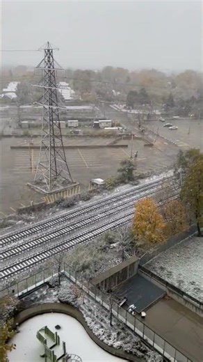 First snow of 2025 | TORONTO | Canada #firstsnow #canadasnow #toronto #winterincanada #winterstorm