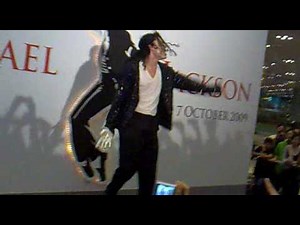 Michael Jackson Best impersonator performs Billie Jean!