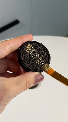 Making GOLDEN OREO #asmr #oreo #food