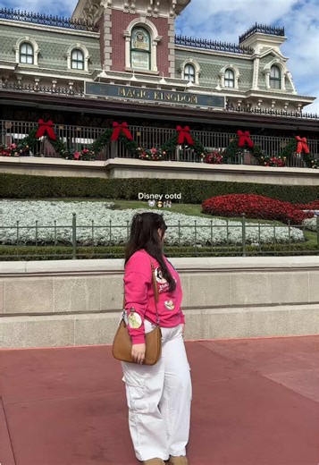 simple disney ootd • • • • • #ootd #outfitoftheday #disneyworld #disney #midsizefashion Timestamped day in my life vlog, simple work ootd, morning motivation routine, daily vlog reels, cleaning reels inspo, vanilla girl aesthetic, healthy lifestyle reels, what i ate at my 8-5, relatable vlog, get dressed with me, asmr reels, office life, after work routine, 5-8 after work routine, productive vlog reels, asmr aesthetic reels