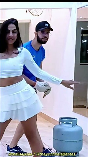 She danced with the delivery guy @mailsousaa @thayscorreiadance