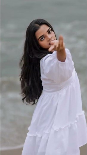 Beach pose ideas #posingvideo #photoshoot #photographyideas #beachpose