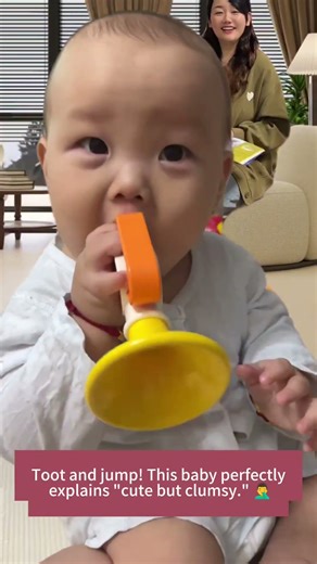 Toot and jump, perfectly explaining "cute but clumsy" 😂 / 부는 것도 겁먹는 것도 다재다능, 아기가 보여주는 귀여운 모습