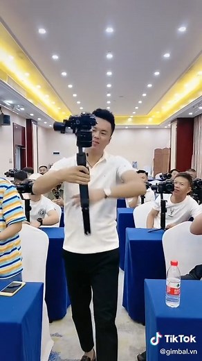 87K views · 138 reactions | Test gimbal sao cho chuẩn  #gimbal #quayphim | Gimbal chống rung cho điện thoại, máy ảnh, camera | Facebook