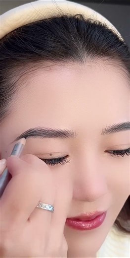 Easily draw beautiful, realistic eyebrow lines #eyebrowdrawingtutorial #wildEyebrow training