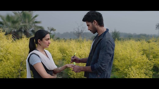 His love has no boundaries and passion that makes him UNSTOPPABLE! Meet Dr. Kabir Rajveer Singh! Shahid Kapoor Kiara Advani #SandeepReddyVanga #BhushanKumar #MuradKhetani #KrishanKumar #AshwinVarde #SanthanaKrishnanR #NirajKothari T-Series Films Cine1 Studios #KabirSingh #KabirSinghTrailer | T-Series