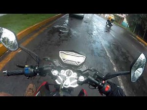 PARA ESTO SIRVEN LOS SLIDERS de MOTO cuando manejas en LLUVIA