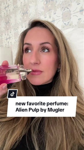 One of the best perfumes I’ve tried in the last year. Can douse myself in this and I don’t get sick of it. Notes of raspberry, citrus, jasmine, vanilla and cashmeran. 💕 @Mugler #alienpulp #perfumetok #perfumetiktok #perfumereview