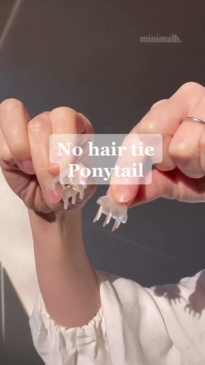 No hair tie ponytail🤍 with mini white glow hairclaw✨#minimalh #clawclip #hairstyling #minimalhair #ponytail #hairstyle #minimalstyle #hair