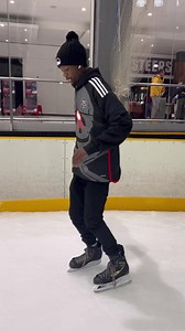 Ice Chase 🏃🏾‍♂️⛸️🏃🏾‍♂️ Dc: @massilo_rsa 🎥: @terence.ofc #RobotBoii #Chase #IceSkating | Robot_Boii