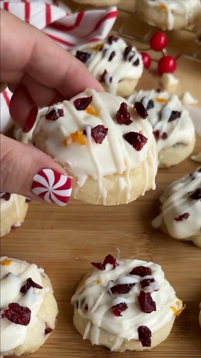 624K views · 4K reactions | If Starbucks cranberry bliss bars are...