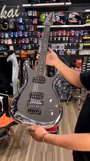 Permisi borrr….ini boleh coba sebelum beli??? Takutnya kaga cocokk sama tangan sayaa neck profilenya…. Sama takutnyaa kaga cocok soundnya…. Soalnya masih ragu antara ini atau Squier Debut Telecaster Jawabannya : KAGAK!! #ibanez #ibanezjoesatriani #ibanezchromeboy | Nafiri Music