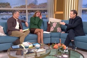 Peter Kay points out Cat Deeley presenting habit which co-star admits ‘drives me mad’ - AOL
