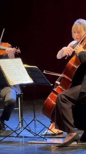 #saisonculturelle ✨ Une très belle soirée au Théâtre Monsigny.✨Le Quatuor Ludwig a offert un moment de musique classique plein d’émotion, avec des œuvres de Mozart, Beethoven et Schubert. Leur complicité et la qualité de leur interprétation ont conquis le public.✨ 🎻 Avec :Sébastien Surel (violon 1) Manuel Doutrelant (violon 2) Violaine Despeyroux (alto) Anne Copéry (violoncelle) Merci au public d’avoir répondu présent ! 🎻🙏 | Théâtre Monsigny