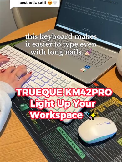 I didn’t realize how much I prefer a clean setup… been using this Trueque KM42PRO lately, and my desk just feels lighter it’s quiet, the lighting is soft at night, and everything feels easier to use #Trueque #Trueque KM42PRO #RGBKeyboard #aestheticdesk #desksetup #cozysetup #workspace #setupinspo #keyboardsetup #minimaldesk