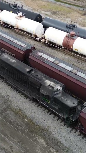 RARE EMD SD40T-2 ‘Tunnel Motor’ MJRX 6003 shuffling BNSF grain hoppers around in Wichita, KS!!!