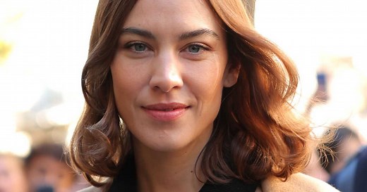 Yeux bleus : ces 7 couleurs de fards à paupières sont les meilleures pour sublimer votre regard