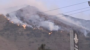 1K views · 19 reactions | Hasta las 6:50 Así estaba el Fuego Gracias A Dios El otro creo que ya lo controlaron Y qué Bueno me da mucho gusto por que No les comenté amigos que? Precisamente A donde estaba quemándose El otro Cerro pasan Los Tubos de PEMEX. | La Casa De Los Perros | Facebook