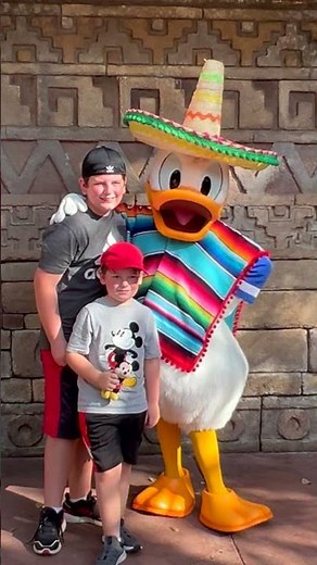 Meeting Daisy Duck & Donald Duck Meet & Greet in EPCOT at Disney World