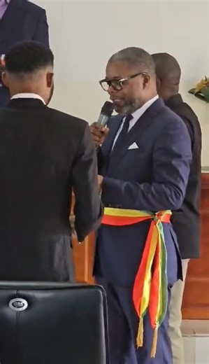 GROSSE AFFAIRE : INFORMATION MISE AU POINT | Contrairement aux rumeurs persistantes diffusées et relayées par le média en ligne BrazzaNews-Officiel , le Maire de Talangaï, Frédéric Privat NDEKÉ, n’a en aucun cas abandonné son poste ni quitté la capitale. Le premier citoyen de l’arrondissement est bel et bien présent à Brazzaville, exerçant normalement ses fonctions, contrairement aux informations infondées faisant état d’une prétendue absence prolongée. Les faits sont vérifiables et récents. Ce 