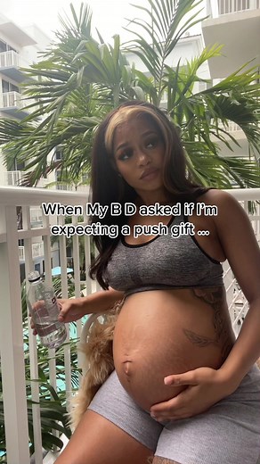 100% expecting something equivalent to pushing a human out of my 🐱🙃 ##pregnancyhumor##pushgift##momsoftiktok##Fy##pregnantlife##laboranddelivery
