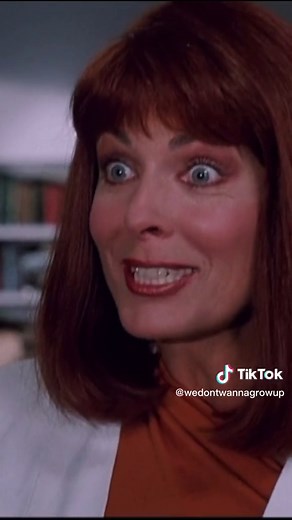 “I’m right on top of that, Rose!” If you love Don’t Tell Mom the Babysitter’s Dead, we talk all about it in episode 159 of the We Don’t Wanna Grow Up Podcast! Links are in our bio! #imrightontopofthatrose #christinaapplegate #donttellmomthebabysittersdead #90s #90smovies #joannacassidy #1991 #moviequotes #movieclips #nostalgia #throwback #wedontwannagrowup #fyp #foryoupage