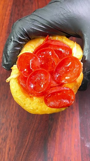 Pizza Biscuit Cups 🍕 👀 #pizza #pepperoni #biscuits #partyfood #fingerfood #appetizers #easyrecipes #dinnerideas #homemadefood #pepperonipizza #fastfood #pizzanight #pizzaideas | Cookingintheyard