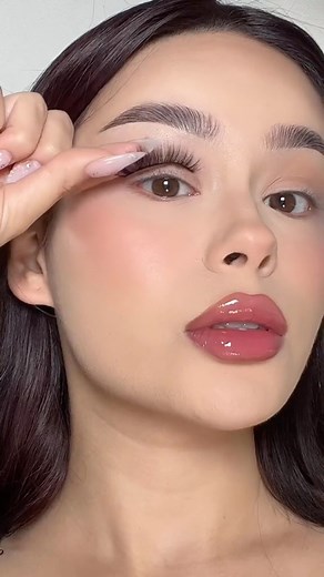 Hayley Bui on Instagram: "Easy guide to falsies ✨ Lashes are @defynecosmetics Main character"