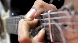 Lirik Lagu Sasak Pelih Petitis, Saknah Dedare Saq Inges Solah - Tribunlombok.com