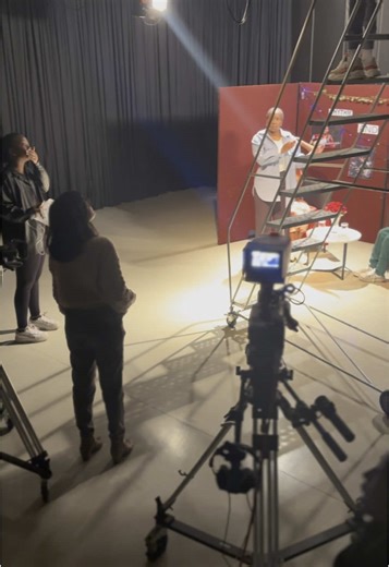 Another first-year crew wrapped their studio programme. Well done!🎬✨NO COPYRIGHT INFRINGEMENT INTENDED. #firstyearstudent #dut#videotech #videotech #futurefilmmakers #smokemachine #lightingdesign #fyp #tik_tok #viral #screenart #filmtok
