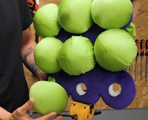 4.1M views · 17K reactions | The Joker Would Sit Here—And Spin in Style! | 5-Minute Crafts | Facebook