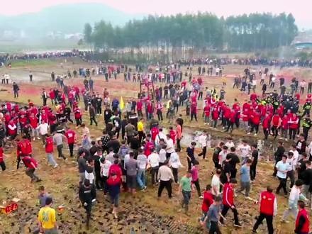 #现场实拍 广西万人抢花炮精彩视频