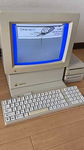 Plusと同じ86年発売のApple IIgs。国内では僅かにROM 00(Woz Limited)モデルが販売されただけでした。とてもコンパクトで美しいモデルだけに残念でした。