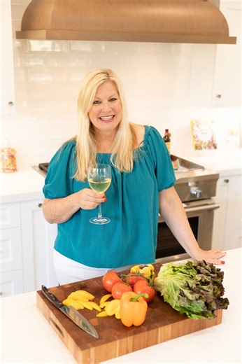 This Easy Spaghetti Pie recipe is a great way to use up leftover spaghetti and sauce! This pasta dish is a family favorite. It’s so simple to make, and it’s a fun twist to the usual spaghetti and meatballs dinner. It’s fantastic for entertaining, too! ❤️💚 https://www.recipegirl.com/easy-spaghetti-pie/ Tap the link in my profile for the recipe, or Google “RecipeGirl Spaghetti Pie” #spaghettipie ##spaghetti🍝 #spaghettinight #spaghettirecipe #momsspaghetti #bakedspaghetti #pastafordinner #pastalo