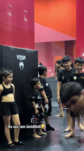 Gedi Boku Yersen: Eğlencəli Klublarda İntemoelli