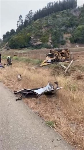 GPS Televisión Online on Instagram: "#Putú | Accidente vehicular provoca derrame de combustible en sector Cuchi, Putú Un accidente de tránsito ocurrido a primeras horas de la mañana de este martes encendió las alertas en el sector Cuchi, en la localidad de Putú, luego de que un camión impactara a una retroexcavadora que se desplazaba por el lugar. El hecho se registró alrededor de las 07:00 horas y, producto de la colisión, se generó un importante derrame de aceite y combustible sobre la calzada