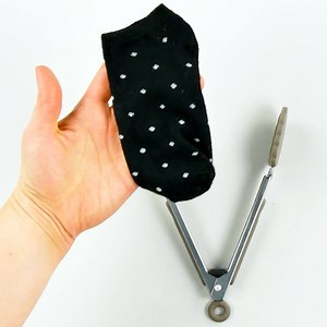 376K views · 1K reactions | Bist du ein richtiger Putzmuffel, der sich zum Saubermachen und Aufräumen überhaupt nicht aufraffen kann? Dann kommen hier 5 Tricks, für die du dankbar sein wirst! 邏  Noch mehr Tipps und Tricks findest du in unserem Buch: https://amzn.to/2MiVEQI | Geniale Tricks | Facebook