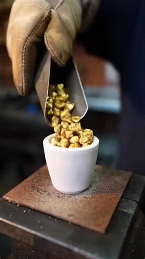 Strong White Rock Finally Breaks Under Hammer 😳⛏️ #shorts