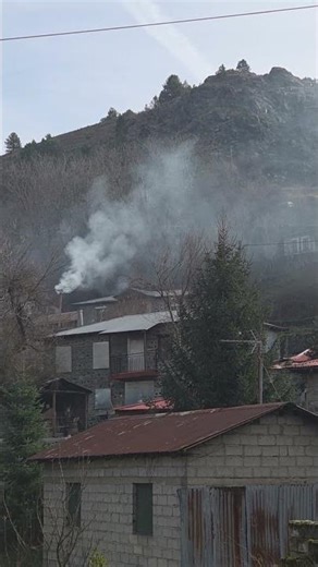 Πρωινό στη Μηλιά με -7°C και καπνό από τις καμινάδες... 🏔️💨