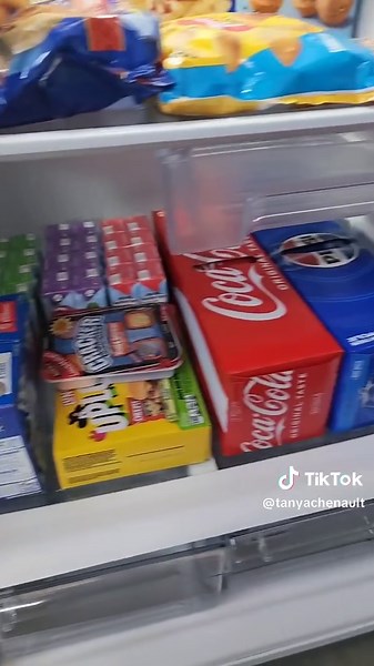 When it ain't NO COOKIN',you put everything in one spot so they can find it without calling your name🫣‼️That extra fridge came in handy... #Help yourself #La Cocina de La Moya 😘