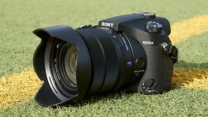 First Hands-On Impressions of the Sony RX10 IV, the All-In-One Bridge Camera With 24 fps Stills Shooting