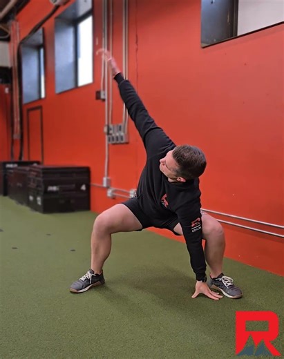 Squat with trunk rotation