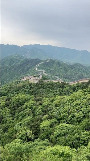 遠くまで続く「万里の長城」 (中国・八達嶺長城)