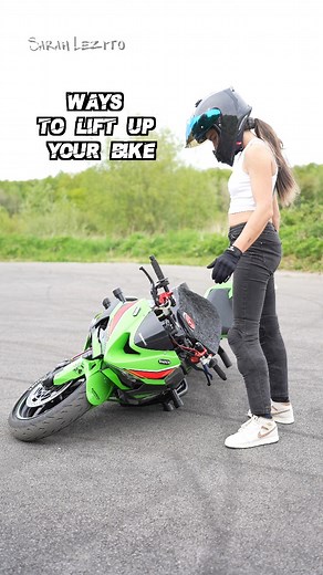 Way to lift up your motorcycle 🔥💪🏻🤣 | Sarah Lezito