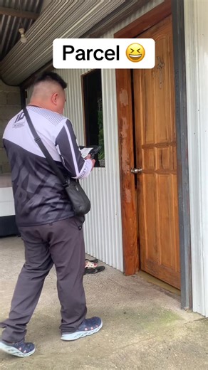 Hilarious Parcel Delivery Comedy Skit