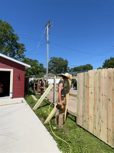 This is what professional fence installation actually looks like 👀 ✔️ Precision ✔️ Quality materials ✔️ Built to last Stoney Oak Fence — when details matter. (715) 578-8855 #StoneyOakPros #builttolast #homeimprovement #trendingvideo #backyard #fenceinstallation #fencecontractor #fencecompany #fencepost #fencebuilding #constructionlife #smallbusiness #trending