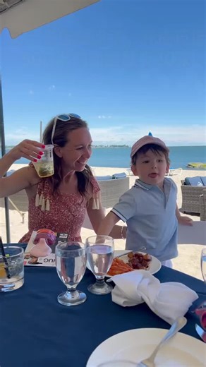 Use small containers for portion control.#momcozy#momcozylife#momcozyca#catipsfor#newmomtips#MamanEtBébé#parentalité#newmomtips#breastfeedingtips#parentinghacks#momtips#infantcare#parentingtips#newborntips#catipsforbbh#momcozyth#momcozyvn#momcozyph#momcozyco#momcozyde#momcozyjp