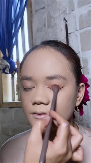 Tutorial Make Up Party dengan Eyeshadow Glitter Stick
