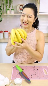 Tem banana em casa? Então aproveita e vem fazer essa deliciosa receita de banana empanada frita. Sequinha... igual de restaurante! Ela é muito fácil de fazer e rápida de preparar. Um ótimo acompanhamento que agrada a todos no almoço de família! 😋 ------------------------------- Ingredientes: - 4 bananas tipo nanica; - ½ xícara (chá) de farinha de trigo; - 1 ovo; - 1 colher (sopa) de água; - 1 colher (sopa) de amido de milho; - ½ xícara (chá) de farinha de rosca. #receita #receitasimples #receit